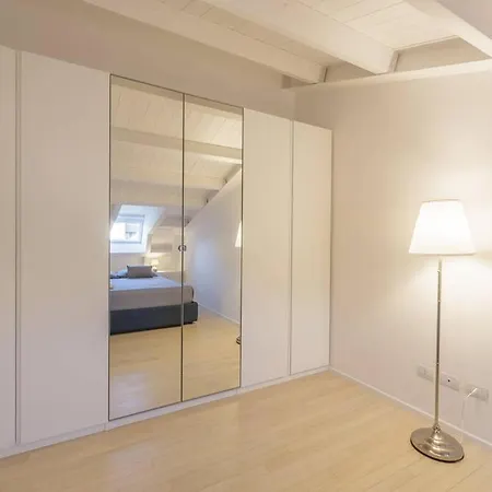 公寓 Duomo 10min ☆☆☆☆☆ Shopping&relax Ac Wifi Balcony